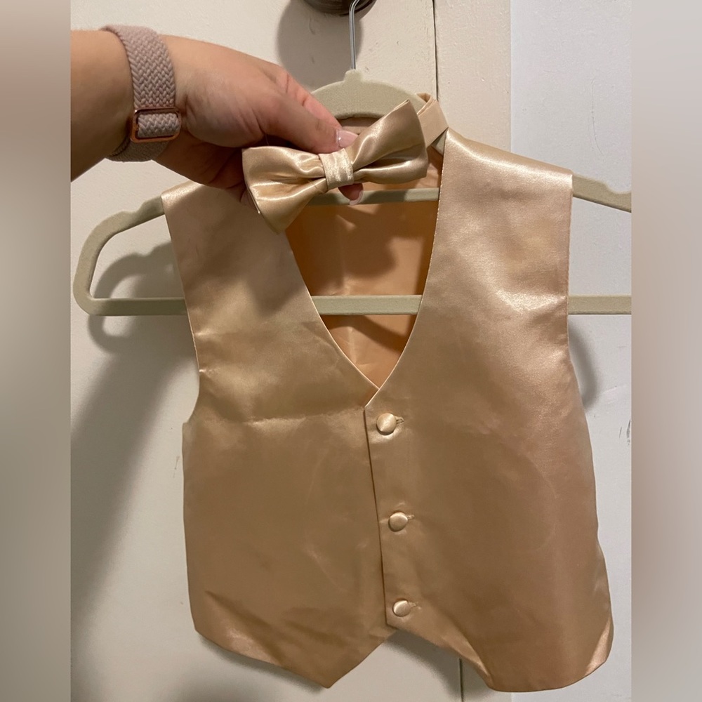 Boys gold vest and bow tie size 6 NWT